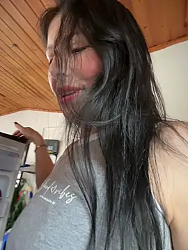 Mia salinass online show from April 2026 08:27:01 PM