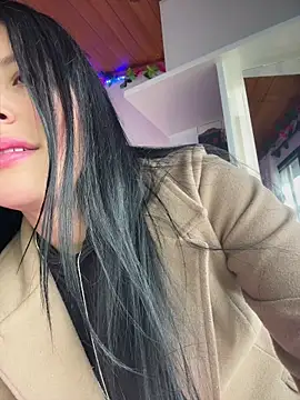 Mia salinass online show from May 2026 05:08:02 PM