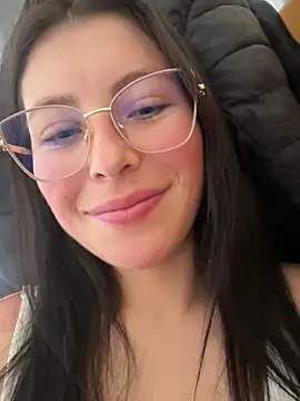 Mia salinass online show from March 2026 07:47:01 PM