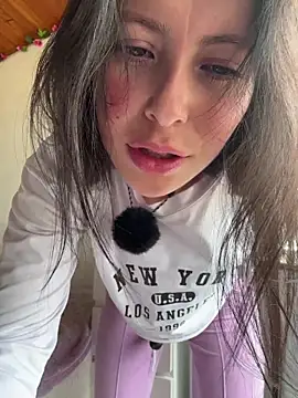 Mia salinass online show from December 2025 06:09:01 PM