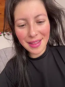 Mia salinass online show from December 2025 05:23:02 PM