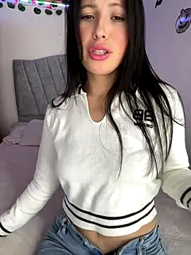 Mia salinass online show from October 2025 09:26:01 PM