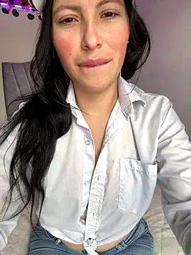 Mia salinass online show from September 2025 07:42:01 PM