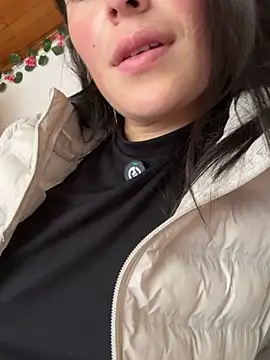 Mia salinass online show from November 2025 12:42:01 PM