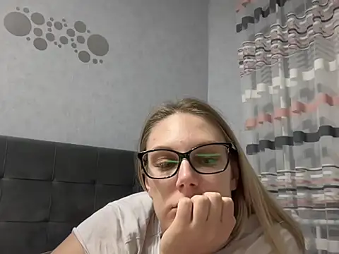 NikexPretty online show from October 2025 07:48:01 PM