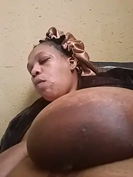 HappygalTheQueen online show from June 2026 01:49:01 PM