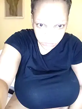 Snapshot of HappygalTheQueen chatting on May 2026 11:30:02 PM HappygalTheQueen online show from May 2026 11:30:02 PM