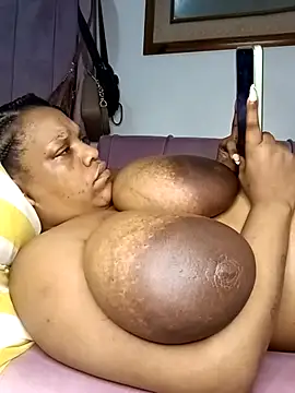 HappygalTheQueen online show from April 2026 10:02:02 PM