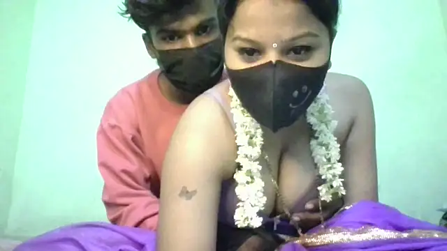 Snapshot of Shneeha_le chatting on October 2025 09:06:02 AM Shneeha le online show from October 2025 09:06:02 AM