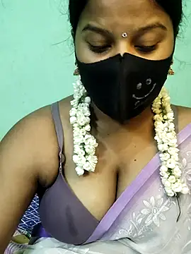 Snapshot of Shneeha_le chatting on October 2025 06:09:02 PM Shneeha le online show from October 2025 06:09:02 PM