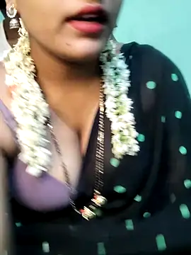 Snapshot of Shneeha_le chatting on September 2025 09:13:01 AM Shneeha le online show from September 2025 09:13:01 AM