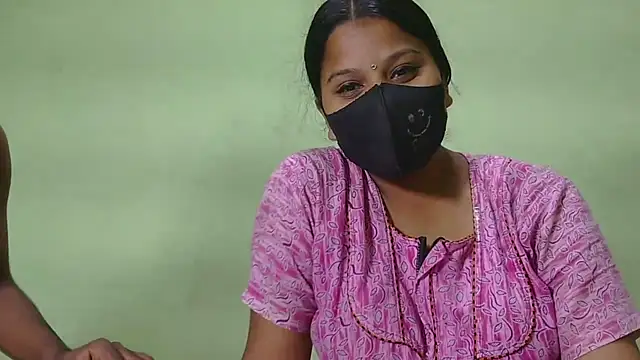 Snapshot of Shneeha_le chatting on November 2025 10:30:02 AM Shneeha le online show from November 2025 10:30:02 AM