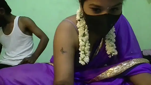 Snapshot of Shneeha_le chatting on October 2025 02:18:01 PM Shneeha le online show from October 2025 02:18:01 PM