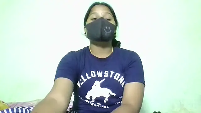 Snapshot of Shneeha_le chatting on October 2025 01:54:01 PM Shneeha le online show from October 2025 01:54:01 PM