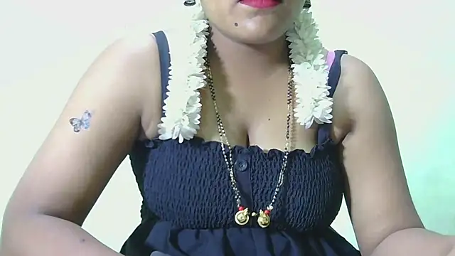 Snapshot of Shneeha_le chatting on November 2025 10:08:02 AM Shneeha le online show from November 2025 10:08:02 AM