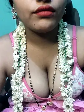 Snapshot of Shneeha_le chatting on September 2025 04:49:02 PM Shneeha le online show from September 2025 04:49:02 PM