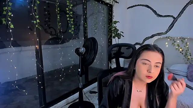 SarahCastro1  online show from November 2025 05:29:02 AM