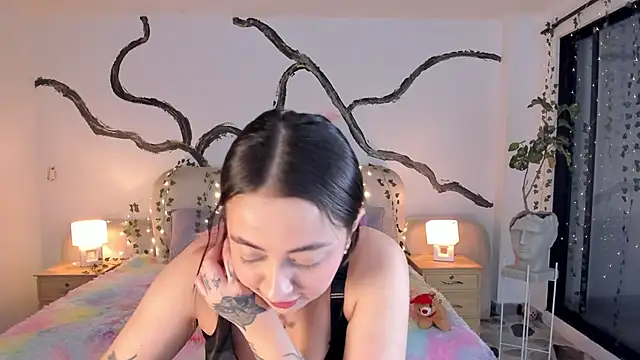 SarahCastro1  online show from December 2025 04:33:02 AM