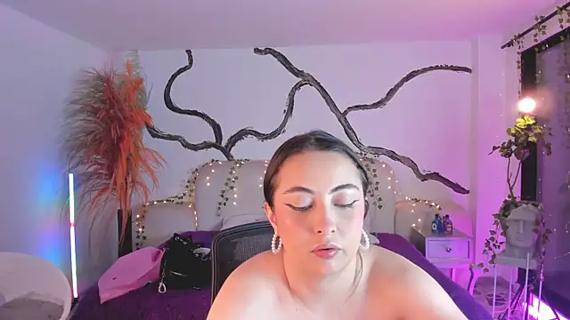 SarahCastro1  online show from October 2025 04:14:02 AM