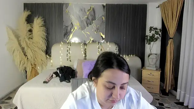 SarahCastro1  online show from April 2026 03:53:01 AM