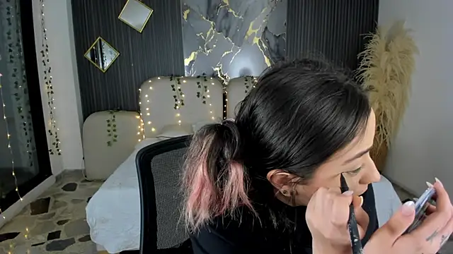 SarahCastro1  online show from January 2026 04:16:01 AM