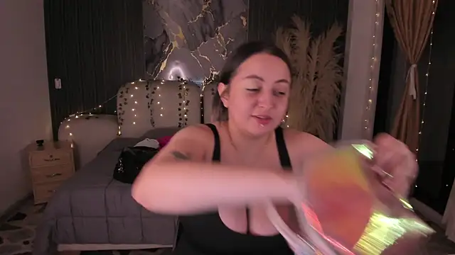 SarahCastro1  online show from April 2026 03:35:01 AM