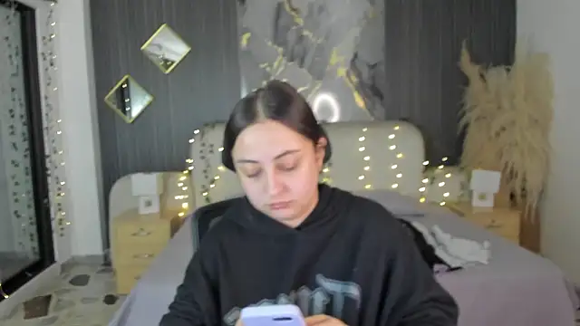 SarahCastro1  online show from February 2026 04:09:01 AM