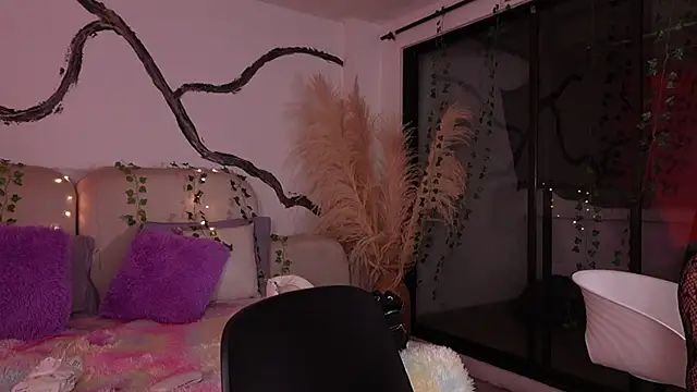 SarahCastro1  online show from December 2025 05:02:02 AM