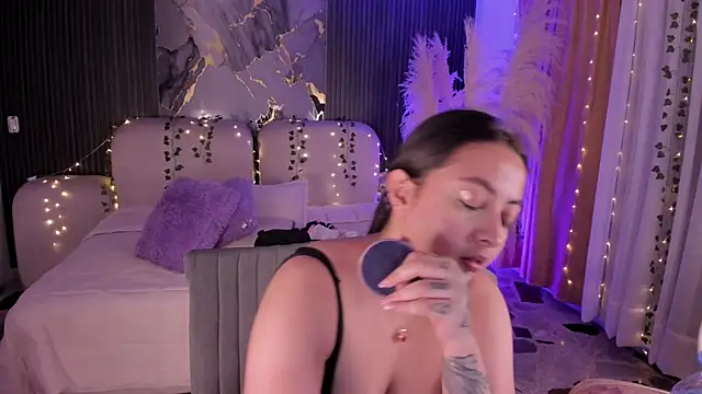 SarahCastro1  online show from March 2026 04:35:02 AM