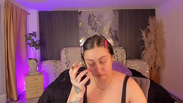 SarahCastro1  online show from April 2026 04:30:01 AM