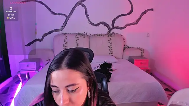 SarahCastro1  online show from September 2025 04:02:01 AM