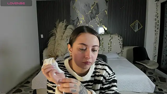 SarahCastro1  online show from January 2026 03:10:01 AM