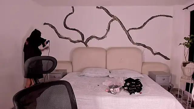 SarahCastro1  online show from September 2025 03:23:02 AM
