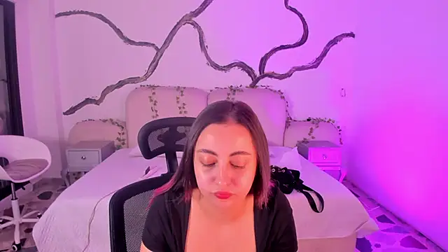 SarahCastro1  online show from September 2025 04:01:01 AM