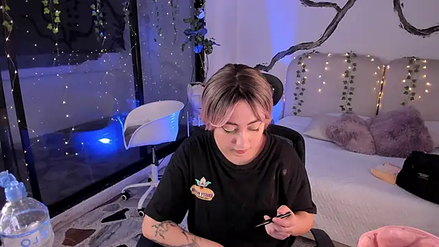 SarahCastro1  online show from November 2025 04:38:02 AM