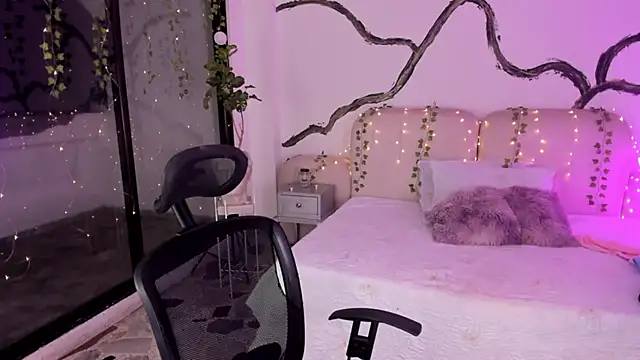 SarahCastro1  online show from November 2025 04:38:02 AM