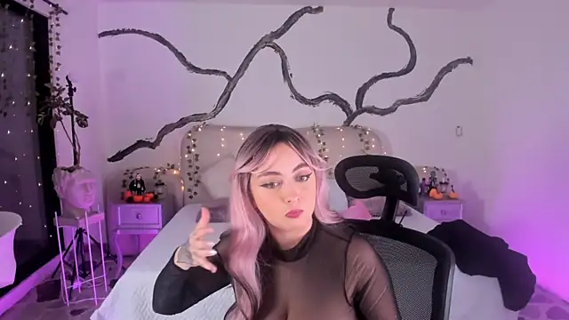 SarahCastro1  online show from October 2025 05:06:02 AM