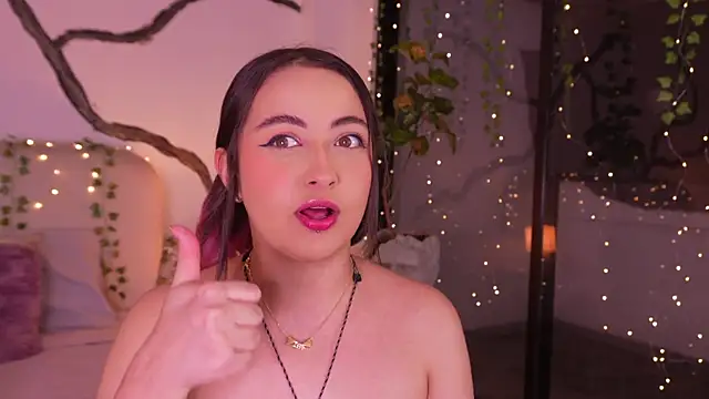 SarahCastro1  online show from November 2025 05:00:02 AM