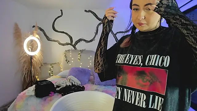 SarahCastro1  online show from December 2025 05:10:02 AM