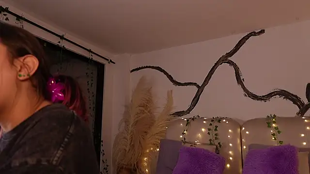 SarahCastro1  online show from December 2025 03:34:02 AM