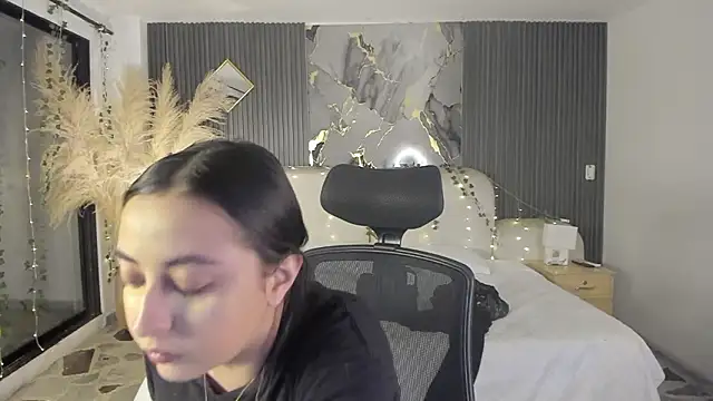 SarahCastro1  online show from March 2026 03:51:01 AM