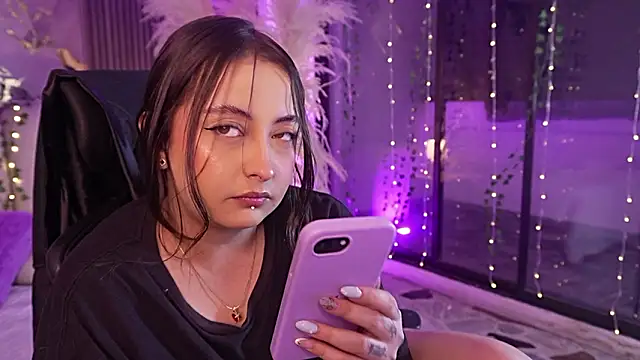 SarahCastro1  online show from March 2026 05:08:02 AM