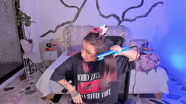 SarahCastro1  online show from October 2025 04:55:02 AM