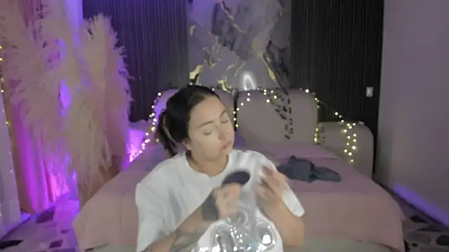 SarahCastro1  online show from March 2026 05:09:01 AM