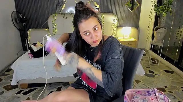 SarahCastro1  online show from March 2026 04:09:02 AM