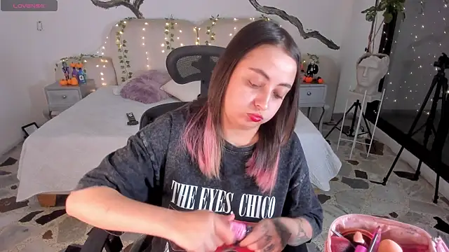 SarahCastro1  online show from October 2025 04:24:02 AM