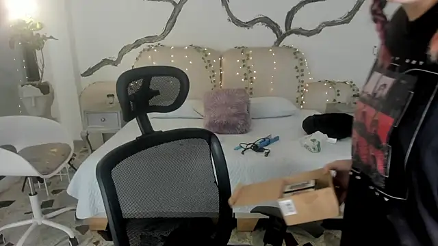 SarahCastro1  online show from November 2025 04:06:01 AM