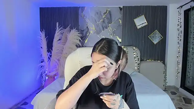 SarahCastro1  online show from January 2026 04:19:02 AM