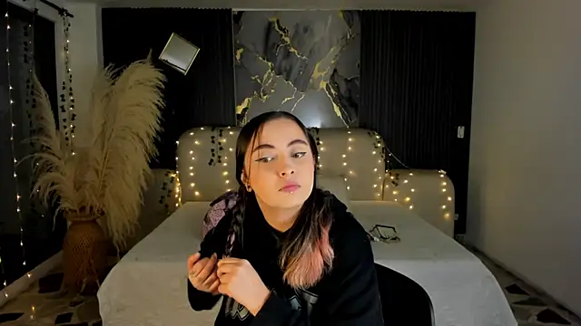 SarahCastro1  online show from January 2026 04:39:01 AM