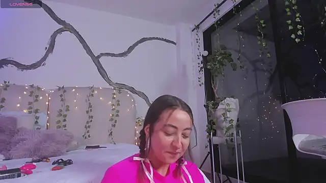 SarahCastro1  online show from October 2025 03:29:02 AM